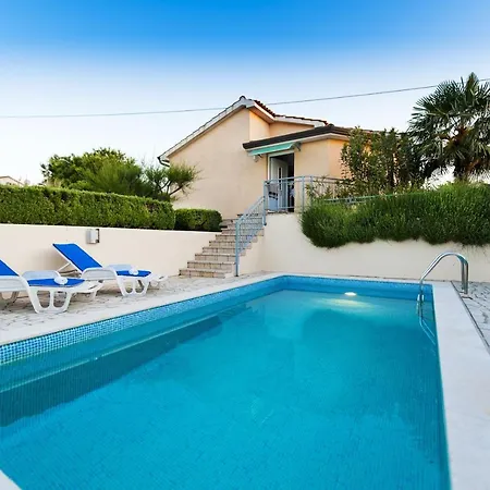 Bungalow With 2 Bedrooms In With Wonderful Sea View Private Pool Enclosed Garden 6 Km From The Beach Tatil Evi Montižana