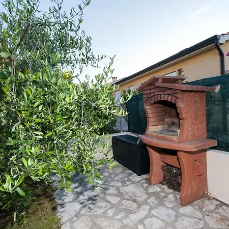 Bungalow With 2 Bedrooms In Montizana With Wonderful Sea View Private Pool Enclosed Garden 6 Km From The Beach * Montizana