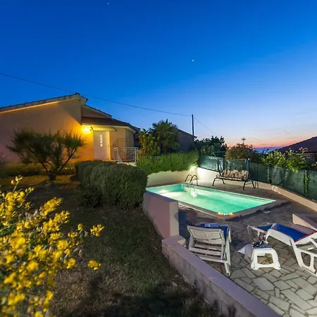 Bungalow With 2 Bedrooms In Montizana With Wonderful Sea View Private Pool Enclosed Garden 6 Km From The Beach Holiday home Montizana